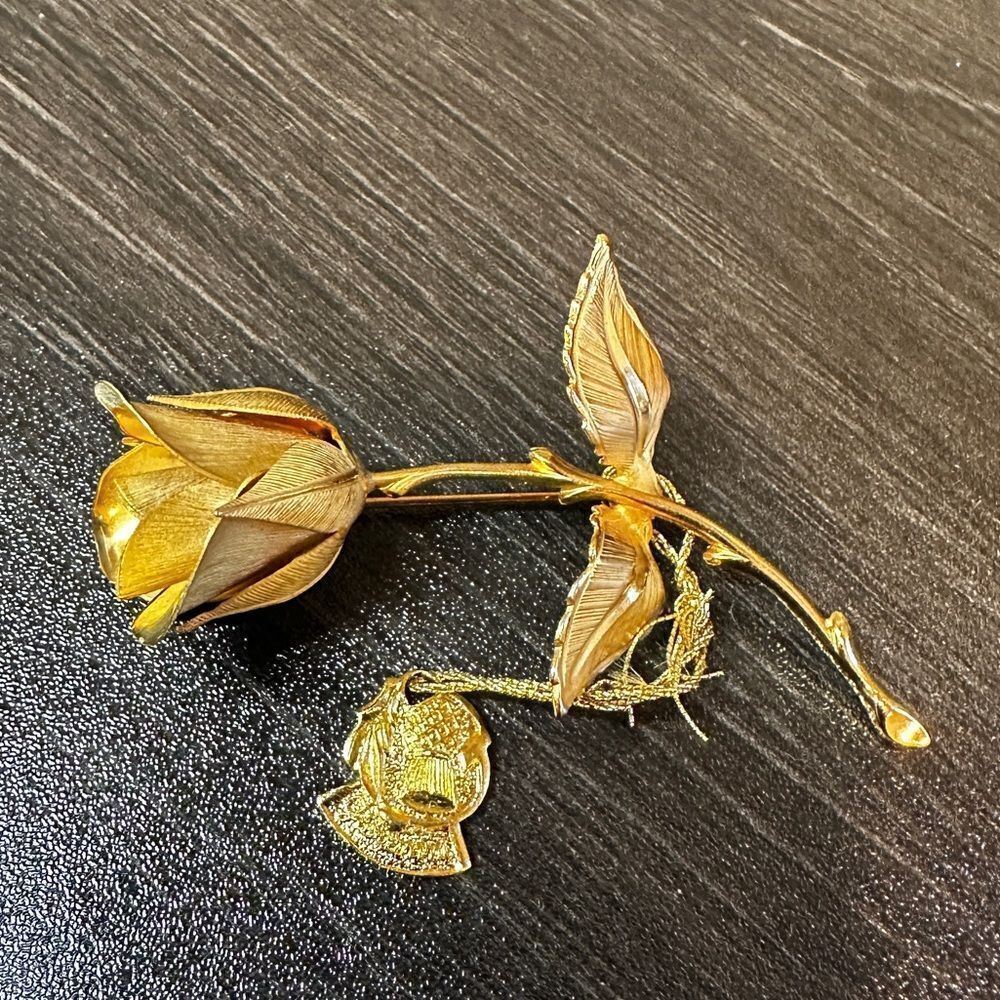 Vintage signed Giovanni Gold‎ Tone Rose Brooch!